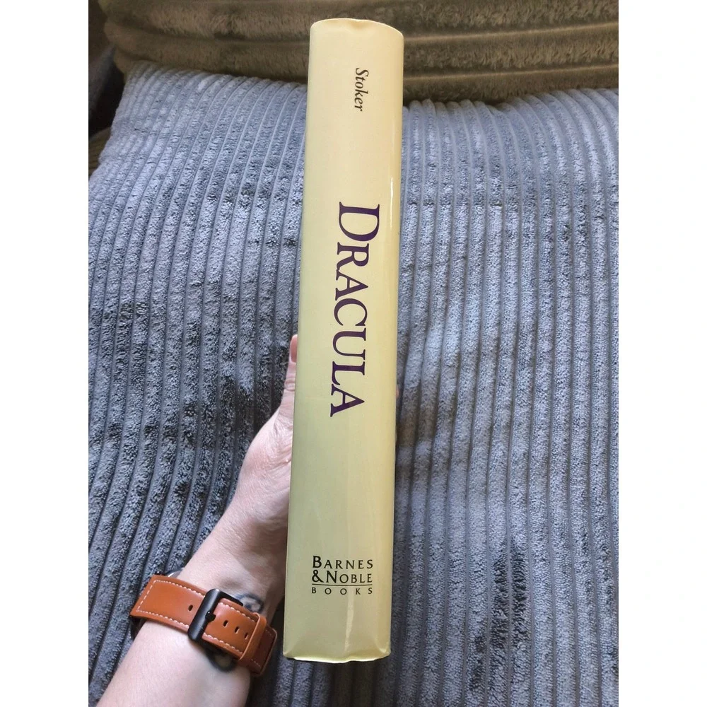 vintage hardcover edition of Dracula by Bram Stoker Barnes & Noble Classics.